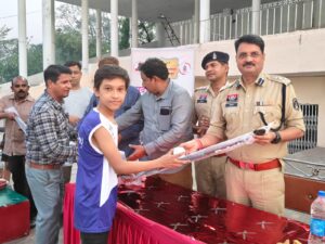 हॉकी की नर्सरी पुलिस ग्राउंड में हो रही नन्हे खिलाड़ियों की पौध तैयार, एसएसपी बिलासपुर ने किया प्रोत्साहित